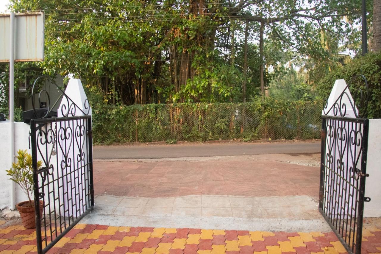 The Sovereign Villa Candolim Esterno foto